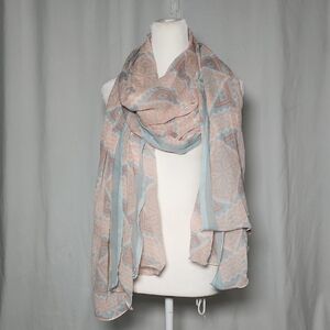 Chic Geometric Pattern Scarf in Soft Blue and Pink